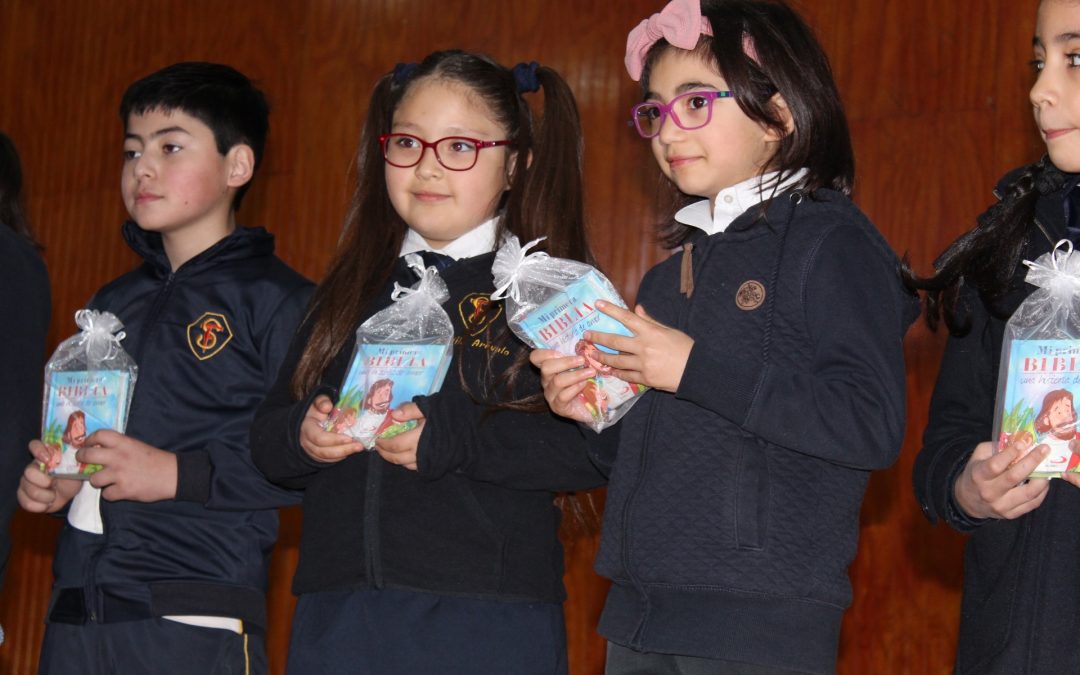 Entrega de Biblias